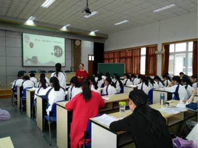 高中语文课堂中怎样传承传统文化