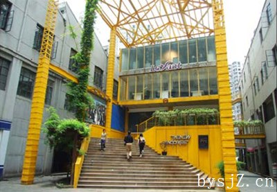 图 3-12 上海同乐坊人烟稀少