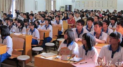 浅谈高中语文教学中的德育渗透的路径,高中语文教学中如何渗透德育论文