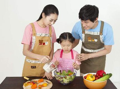 幼儿园教育和家庭教育的结合方法分析, 请分析和解释学前儿童家庭教育的原则。  (主题...