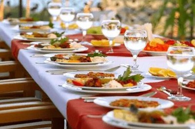 中西方饮食文化中的礼仪习俗对比,中西饮食文化礼仪差异比较