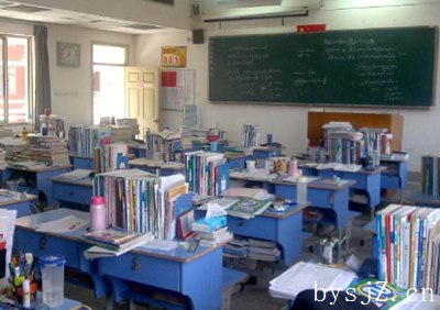 分析高中数学课堂教学中存在的问题及策略,浅谈如何提高高中数学课堂教学的兴趣