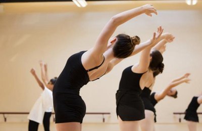 高校舞蹈教学中提高学生情感表现力的策略分析,舞蹈教学中如何提高学生的情感表达