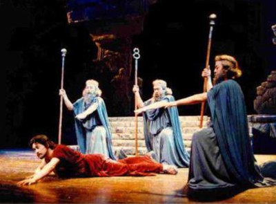 浅析古希腊戏剧诞生的因素,谁与古希腊戏剧的出现密切相关