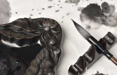 笔、墨、纸、砚专题考察的方法与路径, 猜猜看:一张白纸上有一把毛笔和砚台。  成语“命中”是什么？