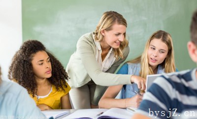 高校辅导员与中学班主任角色定位的差异