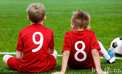 小学足球运球训练的方法与建议,足球运球的基本训练方法