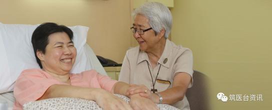 人文关怀在老年肿瘤患者临终护理中的运用