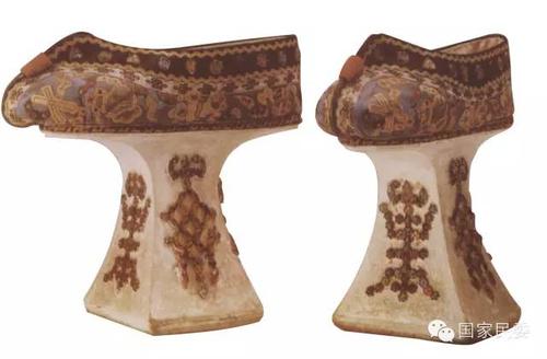 满族舞蹈中的腰铃的艺术探析