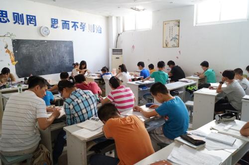 如何营造大学英语教学的有效课堂环境,如何改革大学英语课堂教育