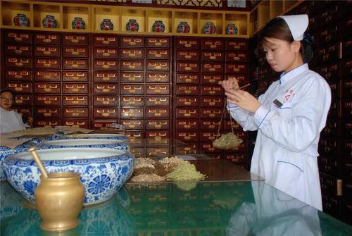 探讨中药处方分析运用在中药药学服务中的临床效果