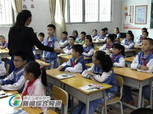 讨论小学教师课堂教学质量和学生的发展