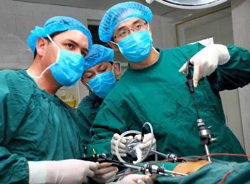 泌尿系统外科疾病患者运用后腹腔镜技术治疗,单孔腹腔镜子宫手术有多少个穿刺孔？反对.....