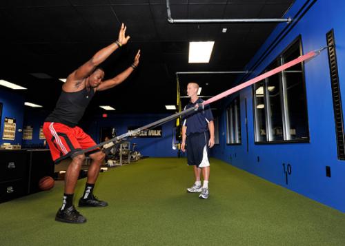 中学生篮球训练的原则、特点及力量训练方法