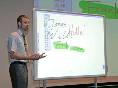 电子白板在小学语文课堂中的运用实践,如何在小学语文教学中使用电子白板