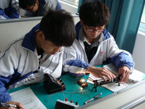 简析中学物理实验中增强学生的创新意识的方法